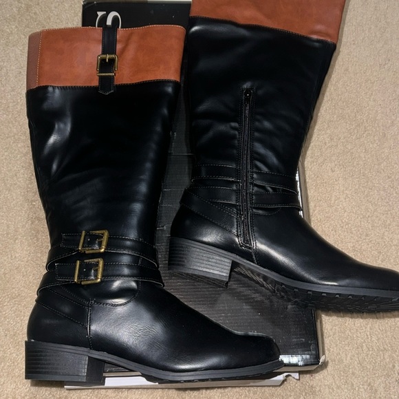 Black and brown Boots - Picture 2 of 4